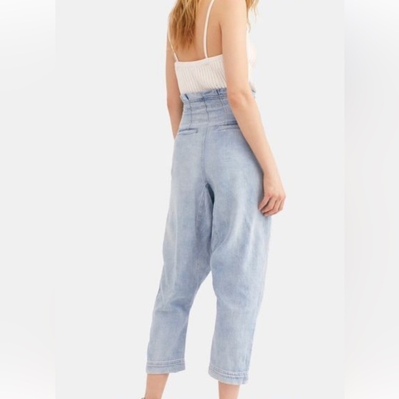 Free People Mover and  Shaker Pleated Paper Bag Jean in Indigo .Size 2 - Picture 3 of 11